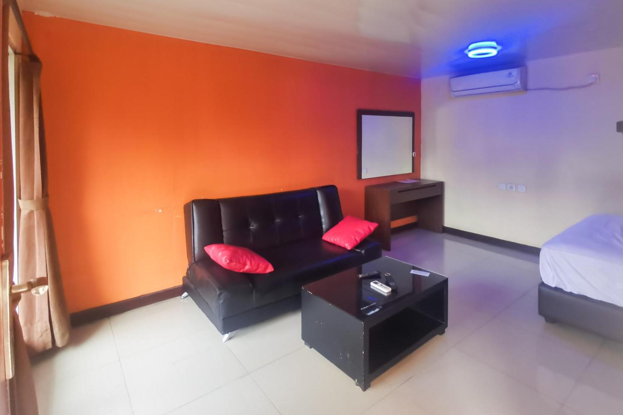 Hotel Container Inn Mitra Reddoorz Gadok Exterior foto